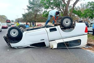 ¡LLANTAS PA'ARRIBA! - QUE SINTIÓ UN TIRÓN Y AL CAMELLÓN *EN LA SALIDA FEDERAL VERACRUZ-XALAPA