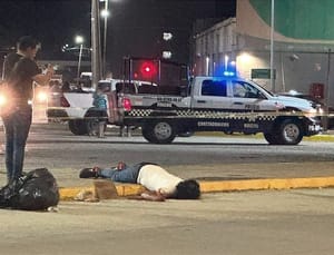 ¡ASESINAN AL CHECADOR! - EN LA PARADA, FRENTE A TODOS