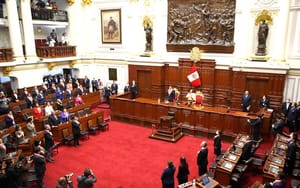 ¡CONGRESO DE PERÚ APRUEBA RETORNO DE SENADORES Y DIPUTADOS!