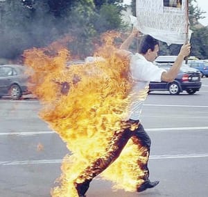 ¡INMOLACIÓN, LA VIOLENTA PROTESTA POLÍTICA!