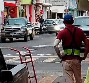 ¡LO EJECUTAN DE DOS TIROS DE .380! - QUEDO TENDIDO FRENTE A UNA SALCHICHONERÍA EN EL CENTRO DE CUITLÁHUAC