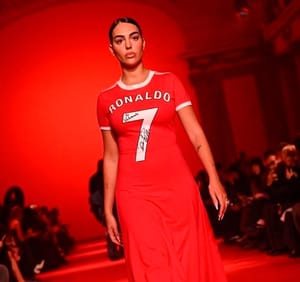 ¡RONALDO A LAS PASARELAS! - GEORGINA RODRÍGUEZ EN PARÍS A LA CR7