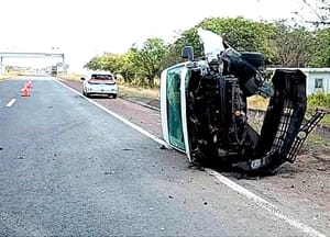 ¡APARATOSA VOLCADURA EN LA TINAJA-VERACRUZ!