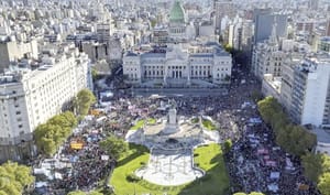 ¡PROTESTAS MASIVAS EN ARGENTINA POR SALVAR LA EDUCACIÓN PÚBLICA Y GRATUITA!