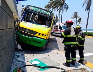 ¡CAMIONAZO: 9 HERIDOS!