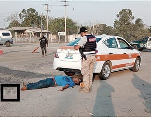 ¡LO BAJARON DEL TAXI PARA DISPARARLE!