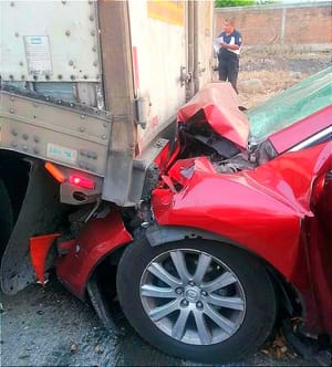 ¡TRAGEDIA EN LA AUTOPISTA! - *AUTOMÓVIL CON SIETE INTEGRANTES DE UNA FAMILIA CHOCA CONTRA UN TRAILER *CASETA DE COBRO DE CUITLÁHUAC