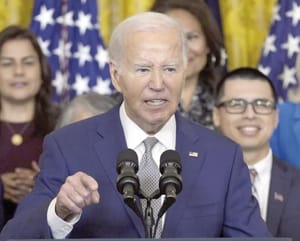 ¡ASÍ FUNCIONA EL PLAN QUE BIDEN OFRECE A ALGUNOS INMIGRANTES COMO VÍA HACIA LA NATURALIZACIÓN!