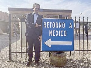 ¡DESTITUYE REINO UNIDO A SU EMBAJADOR EN MÉXICO! - TRAS SER GRABADO BROMEANDO CON UN RIFLE DE ASALTO