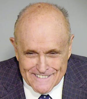 ¡RUDY GIULIANI ES PROCESADO EN ARIZONA!