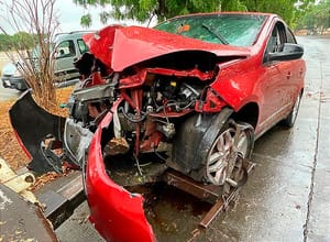 ¡CAE EN BACHE Y SALE DISPARADO CONTRA EL ÁRBOL! - PUENTE MORENO