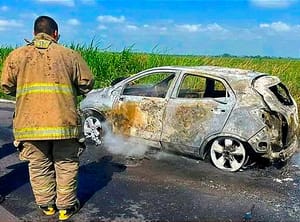 ¡SE CHAMUSCÓ EN LA CARRETERA! - *TERMINÓ EN CENIZAS EN LA MINATITLÁN-COATZACOALCOS