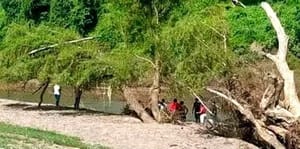 ¡EN UN DESCUIDO CAYERON AL RÍO! - MURIÓ INTENTANDO RESCATARLOS! *CONTINÚA LA BÚSQUEDA DE LOS MENORES DE CUATRO AÑOS