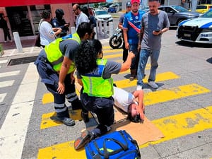 ¡BENITO SE LANZÓ A LAS LLANTAS DE CAMIÓN URBANO!