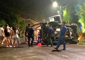 ¡PATRULLAZO EN XALAPA! - *Los patrulleros participaban en la persecución de un motociclista