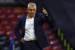 AGUIRRE Y RAFA A SALVAR LO QUE QUEDA DEL TRI!