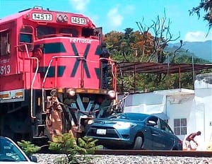 ¡LA LOCOMOTORA LA ARRASTRÓ 50 METROS! - TREMENDO SUSTO!