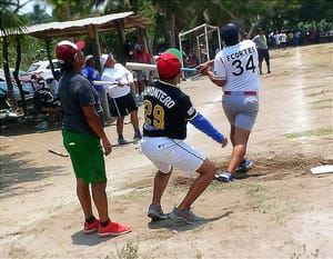 ¡QUETZALES VENCE EN GRAN DUELO A PADRES! - BÉISBOL PLAYERO EN LA CUAUHTÉMOC