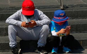 ¡“AUTISMO VIRTUAL” POR USO DE CELULARES Y TABLETAS! - “Llévenlos al Parque, Denles Plastilina, Denles Material para Colorear”