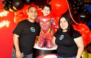 SANTIAGO ES IRON MAN EN SU FIESTA NO. 5! - LOS SÚPER AMIGOS PRESENTES