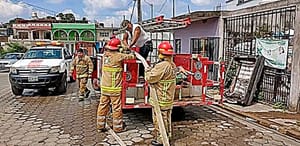 ¡CONATO DE INCENDIO EN DEPÓSITO DE RECICLAJE! - TLAPACOYAN