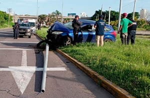 ¡SE DA UN TRANCAZO CONTRA POSTE DE LUZ! - CERCA DE EL CONCHAL