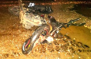 ¡EMBESTIDOS POR TORTON! - EL MOTOCICLISTA PERDIÓ LA VIDA Y LA MADRE ESTA GRAVE *EL CHOFER SE DIO A LA FUGA