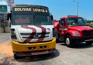 ¡CASI SE CHAMUSCA CAMIÓN DE PASAJE! - Avenida Rafael Cuervo