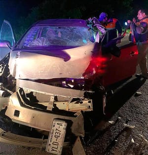 ¡ENCONTRONAZO EN LA CARRETERA! - AUTOMÓVIL Y TRÁILER CHOCARON DE FRENTE CERCA DE LA TINAJA