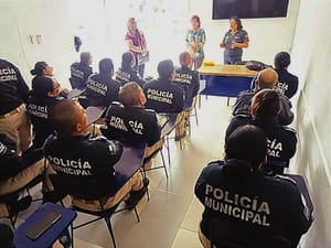 ¡PLÁTICAS Y PRUEBAS DE SALUD MENTAL A POLICÍAS MUNICIPALES!