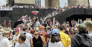 ¡AL GRITO DE “¡FUERA MADURO!” - VENEZOLANOS EN MÉXICO