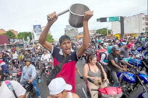 CUBA EXIGE EL FIN DE LA "INJERENCIA EXTERNA Y LA MANIPULACIÓN" CONTRA VENEZUELA