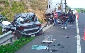 ¡TRES MUERTOS EN CARAMBOLZO EN LA AUTOPISTA!