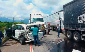 ¡‘MONSTRUOS’ SIN FRENO! - *Integrantes de una familia resultaron con crisis nerviosa cuando viajaban de regreso a Campeche *Autopista 150D Orizaba- Córdoba