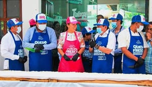 ¡MEGA-QUESO EN TLALIXCOYAN! - *Hasta rompieron el récord con 45 metros lineales del Queso Fresco más grande de México