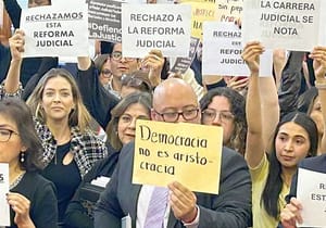 ¡TRABAJADORES REVIENTAN SESIONES EN CORTE Y EL CONSEJO DE LA JUDICATURA!