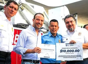 ¡LES DIO UNÁNUE 400 MIL PESOS A LOS BOMBEROS CONURBADOS!