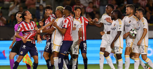 ¡CHIVAS QUEDA FUERA DE LA LEAGUE CUP! - *DESPUÉS DE EMPATAR A DOS SE FUERON A PENALES Y...