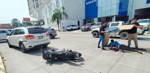 ¡MOTORIZADO SE IMPACTA CONTRA CAMIONETÓN!