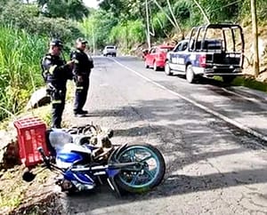 ¡CAMPESINO CASI SE MATA EN SU MOTOCICLETA! - *DERRAPO CASI 10 METROS *Tramo carretero San Rafael-Córdoba