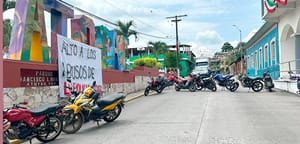 ¡POR ABUSOS DE POLICÍAS DE LA SSP CIERRAN CARRETERA EN PASO DEL MACHO!