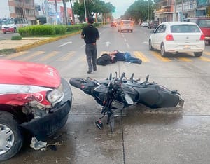 ¡SE DAN TREMENDO TRANCAZO “JINETE DE ACERO” CONTRA TAXISTA!