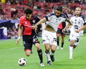 ¡LOS GALLOS SIGUEN CANTANDO, VENCEN AL ATLAS DE VISITA!