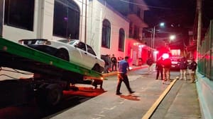 ¡ASESINADO A PLOMAZOS! - *Manejaba su automóvil frente a las oficinas de Protección Civil