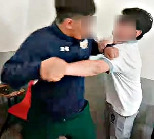 ¡GRABAN A ESTUDIANTE DE SECUNDARIA GOLPEANDO A COMPAÑERO! - ETI 136 DE LOMAS DE RIO MEDIO