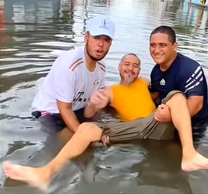 ¡TIEMPO DE LOCOS! - *Pasó del calorón, a una lluvia en la ciudad de Veracruz, para finalizar con una súper luna, después de un eclipse parcial