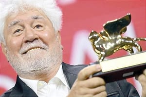 ¡PEDRO ALMODÓVAR SE LLEVA EL LEÓN DE ORO!