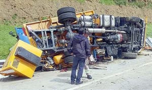 ¡SE LOS LLEVÓ EL TRÁILER! - 3 PERSONAS MUERTAS Y 6 HERIDAS! *CARRETERA MÉXICO-PUEBLA *“REDUZCA LA VELOCIDAD”