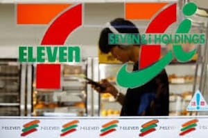 ¡OPERADOR JAPONÉS DE LA CADENA DE TIENDAS 7-ELEVEN RECHAZA LA OFERTA DE ADQUISICIÓN DE COUCHE-TARD!