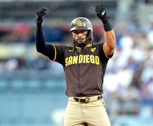 ¡SAN DIEGO IGUALA SERIE CON 6 JONRONES Y BUENA DEFENSA!